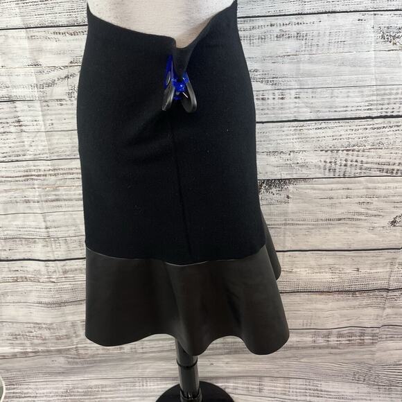 Milano Skirt size Medium Black Sweater Fleece Faux Leather A Line Knee Stretch - Picture 7 of 8